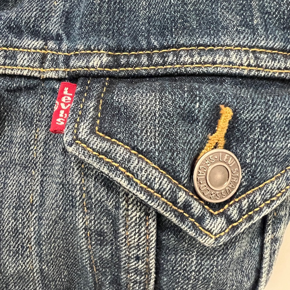 Levi’s Cropped Jean Denim Vest - Picture 6 of 9